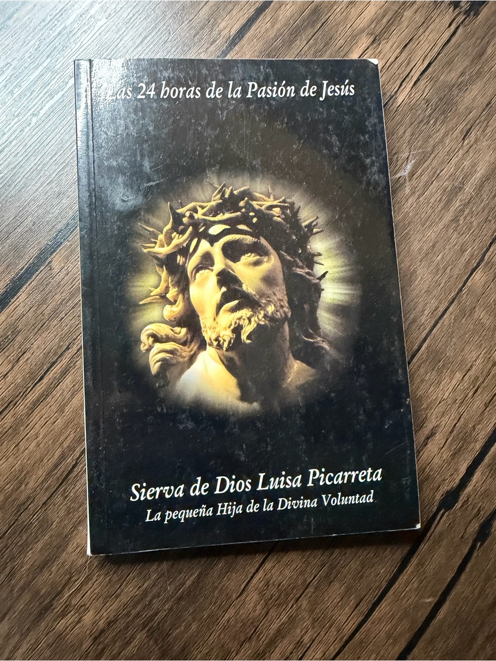 Collectible copy of "Las 24 horas de la Pasión de Jesús" by Luisa Piccarreta.